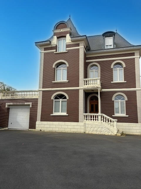 Maison - 285 m² - 8 pièces