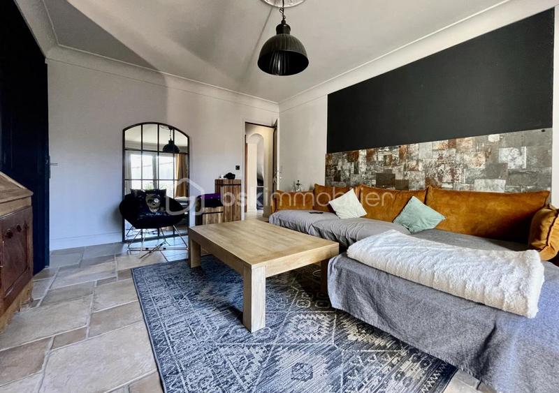 Maison traditionnelle - 212 m² - 8 pièces