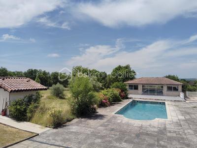 Propriété - 368 m² - 14 pièces