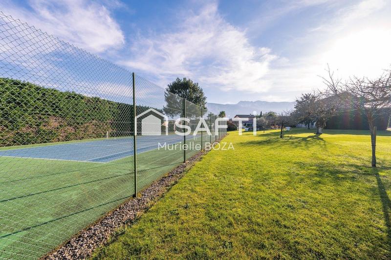 Maison - 750 m² - 11 pièces