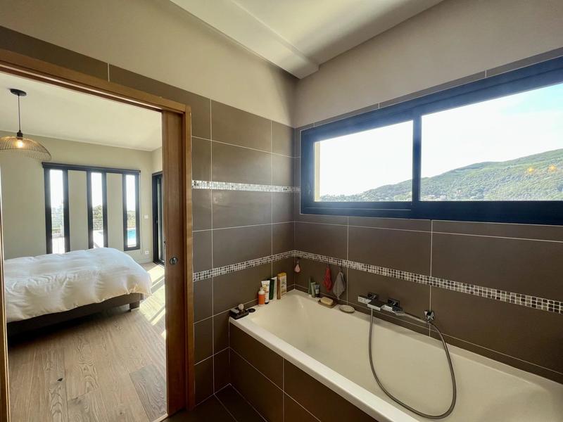 Maison - 195 m² - 5 pièces