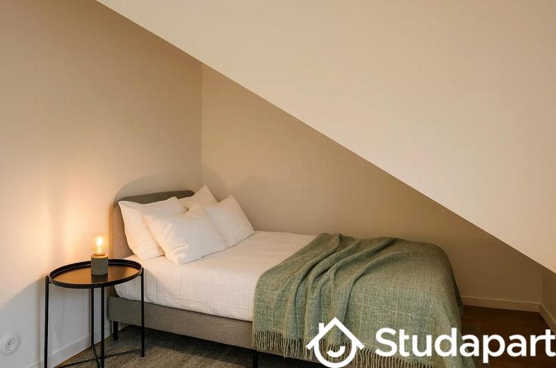 Chambre - 11 m² - 1 pièce