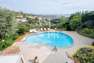 Villa - 265 m² - 6 pièces