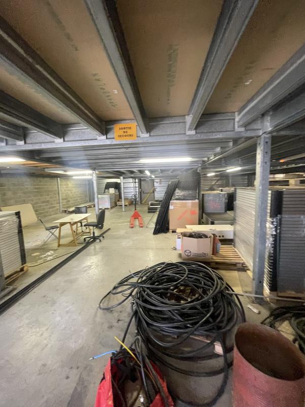 Local d'activités - 887 m²