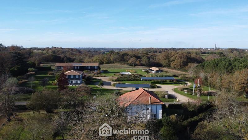 Maison - 737 m² - 20 pièces