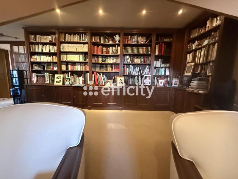 Villa - 258 m² - 8 pièces