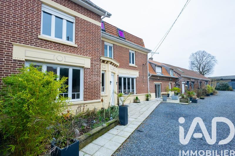 Maison - 260 m² - 8 pièces