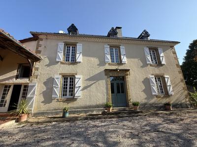 Maison ancienne - 242 m² - 8 pièces