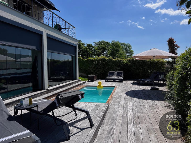 Maison - 269 m² - 9 pièces