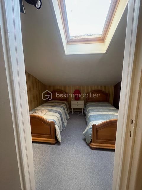 Maison traditionnelle - 184 m² - 9 pièces