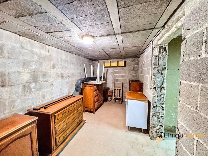 Maison traditionnelle - 290 m² - 8 pièces