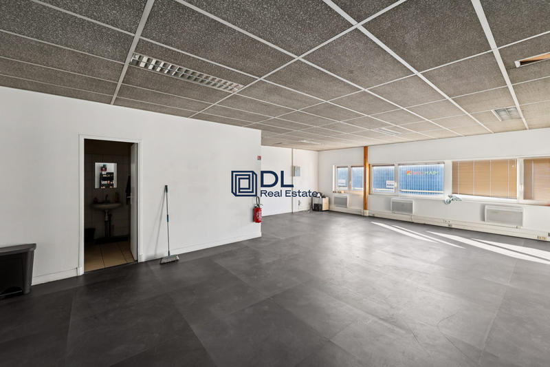 Entrepôt - 1 180 m²