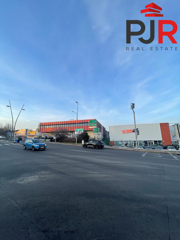 Local commercial - 2 400 m²