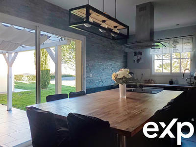 Maison - 245 m² - 10 pièces