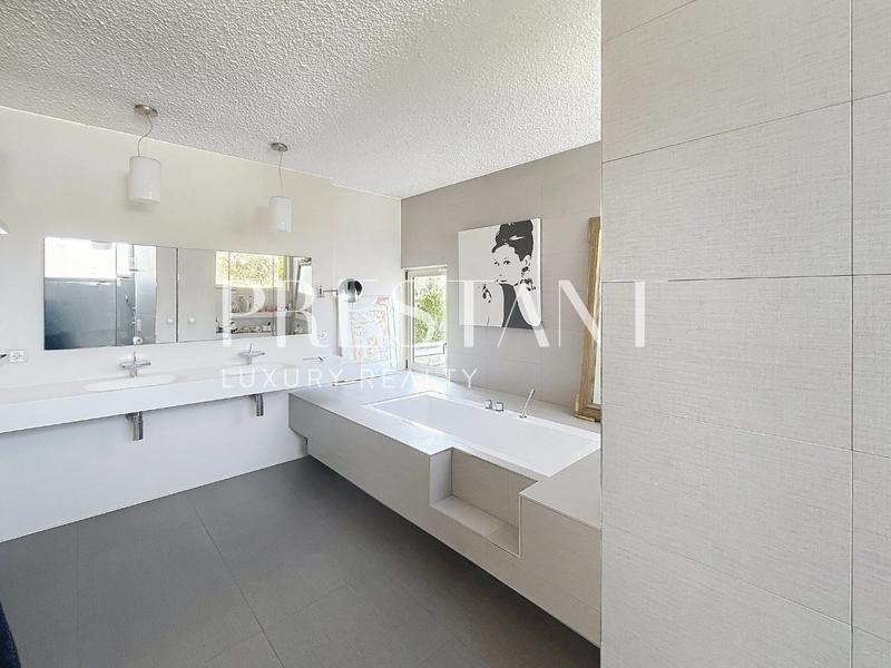 Maison - 209 m² - 6 pièces