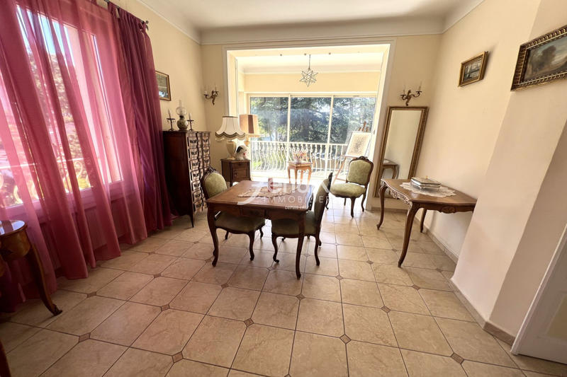 Maison - 222 m² - 9 pièces