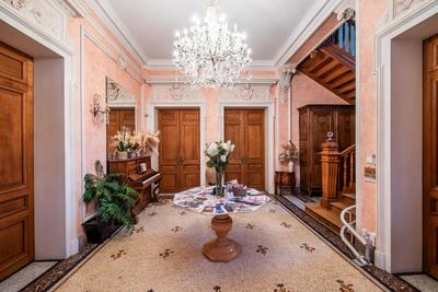 Maison - 696 m² - 21 pièces