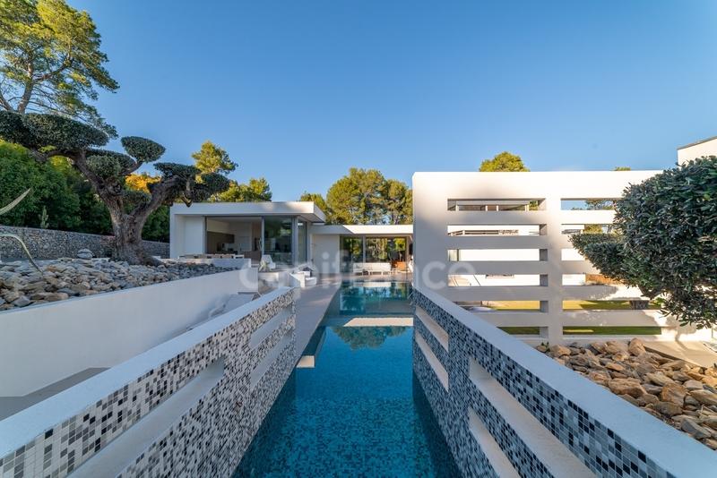 Maison - 400 m² - 11 pièces