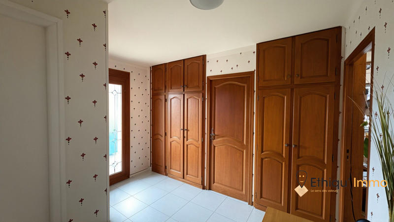 Maison - 174 m² - 7 pièces