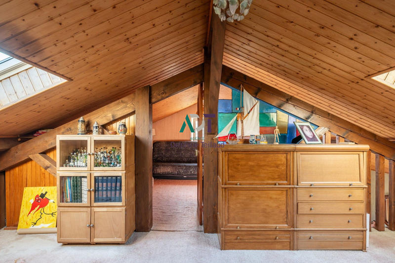 Maison - 187 m² - 8 pièces