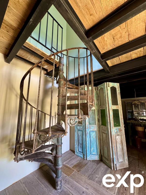 Maison traditionnelle - 252 m² - 7 pièces