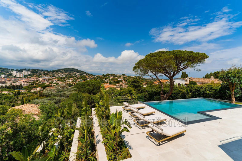 Villa - 388 m² - 6 pièces