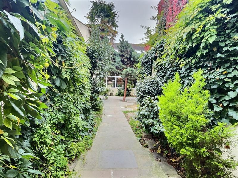 Maison - 417 m² - 15 pièces