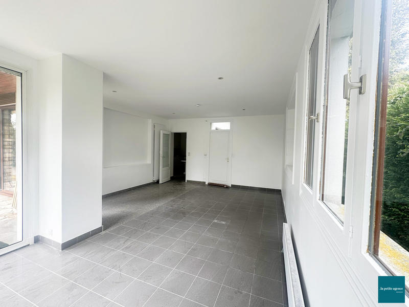 Maison - 219 m² - 7 pièces