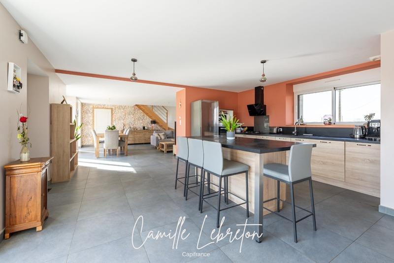 Maison - 140 m² - 5 pièces