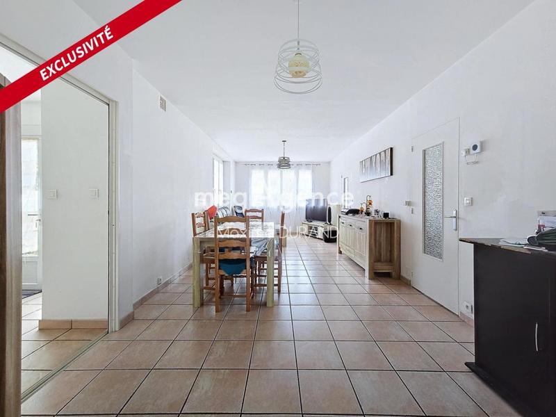 Maison - 182 m² - 9 pièces