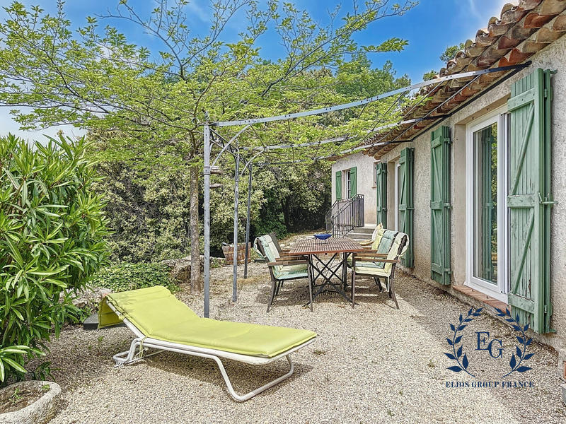 Maison traditionnelle - 218 m² - 6 pièces