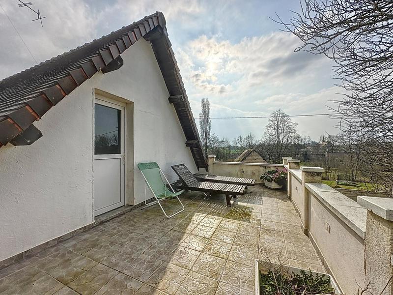 Maison - 240 m² - 9 pièces