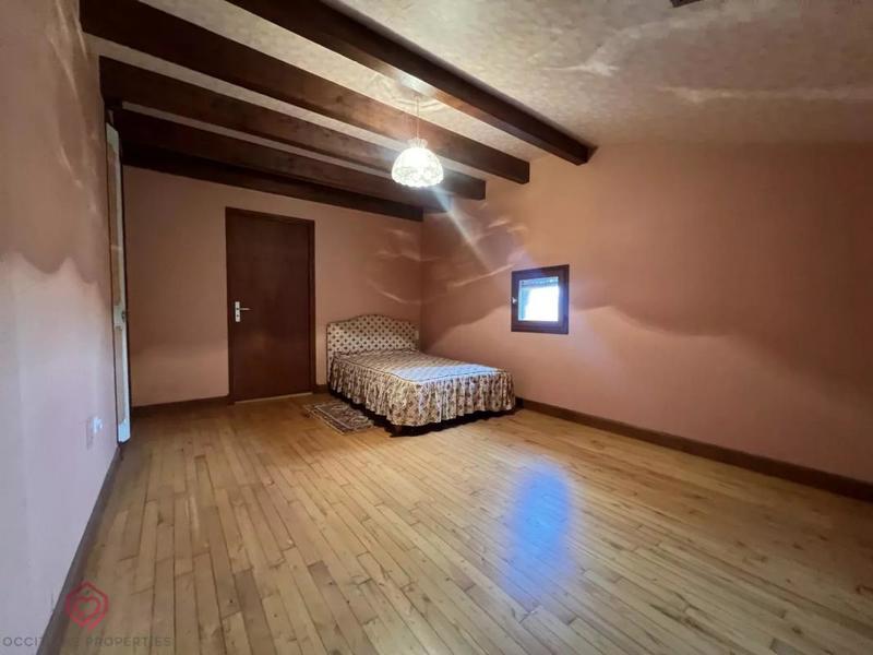 Maison - 221 m² - 8 pièces