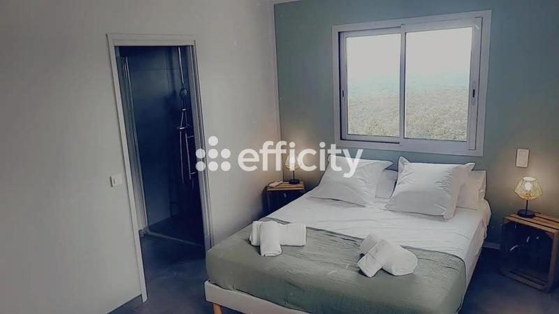 Maison - 330 m² - 13 pièces