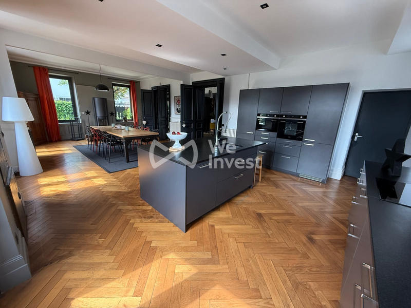 Maison - 390 m² - 5 pièces