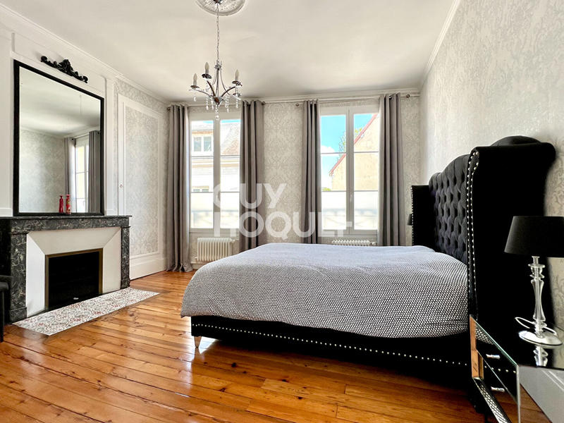 Maison - 273 m² - 10 pièces