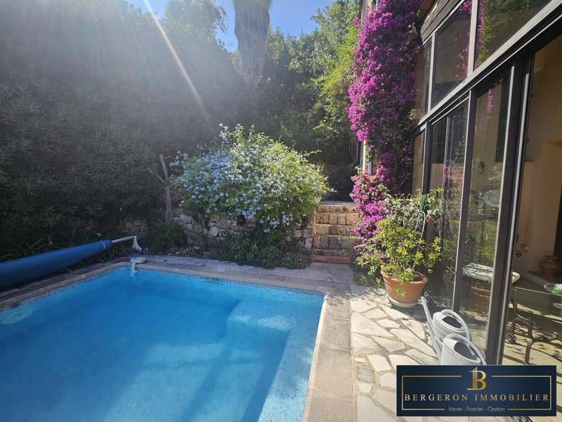 Villa - 197 m² - 8 pièces