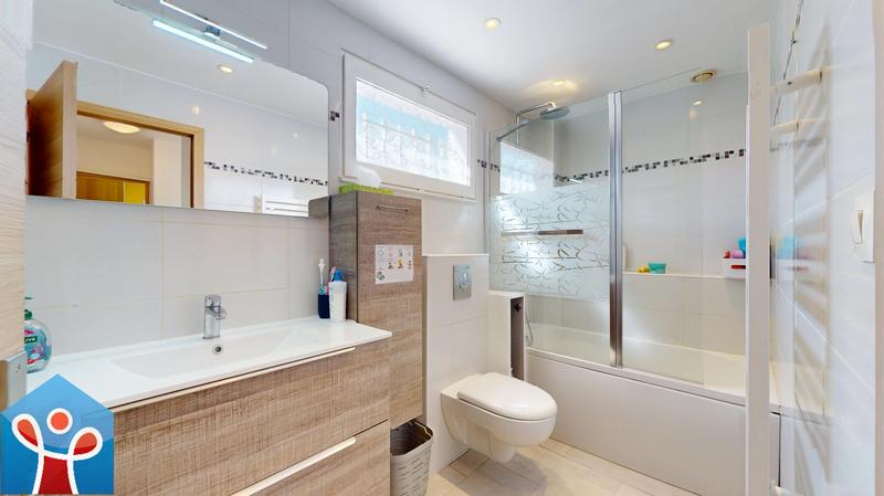 Maison - 102 m² - 5 pièces