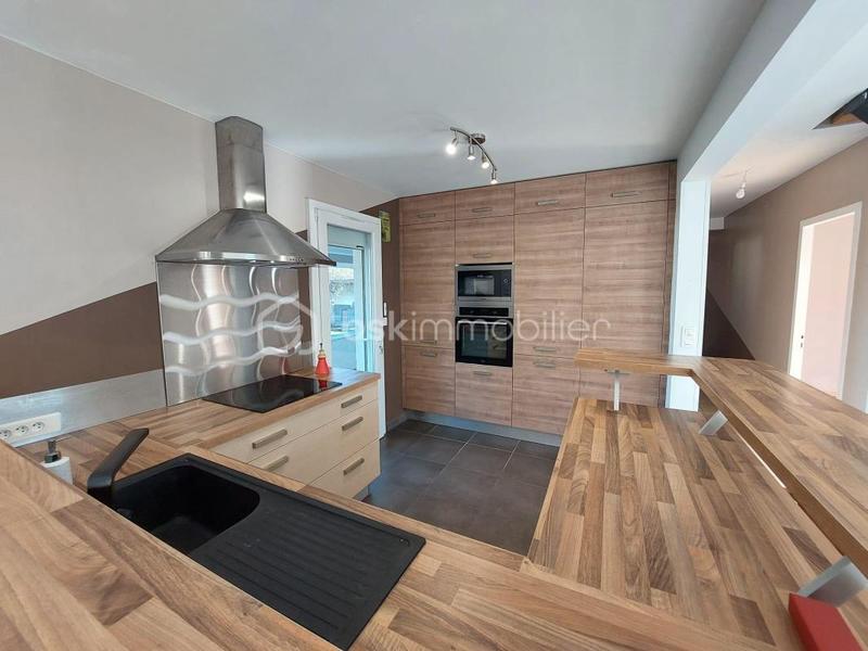 Maison traditionnelle - 140 m² - 6 pièces