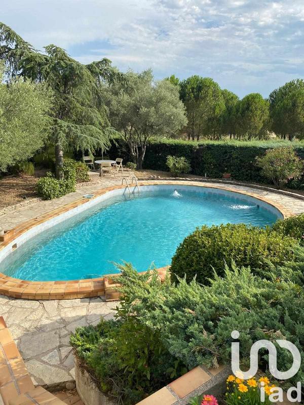 Maison - 241 m² - 10 pièces