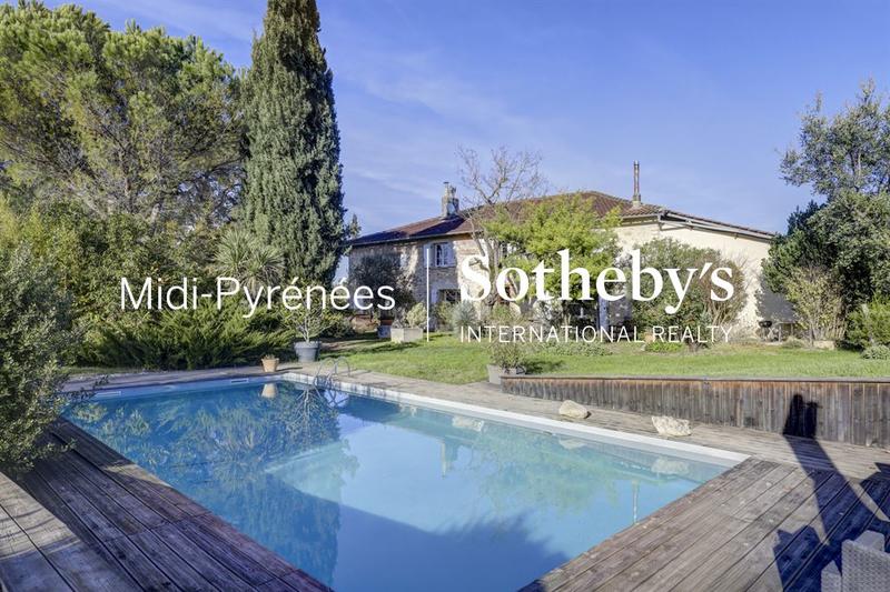 Maison - 356 m² - 10 pièces