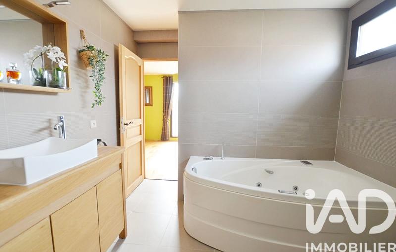 Maison - 165 m² - 8 pièces