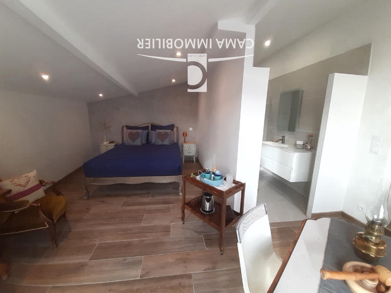 Maison - 270 m² - 8 pièces