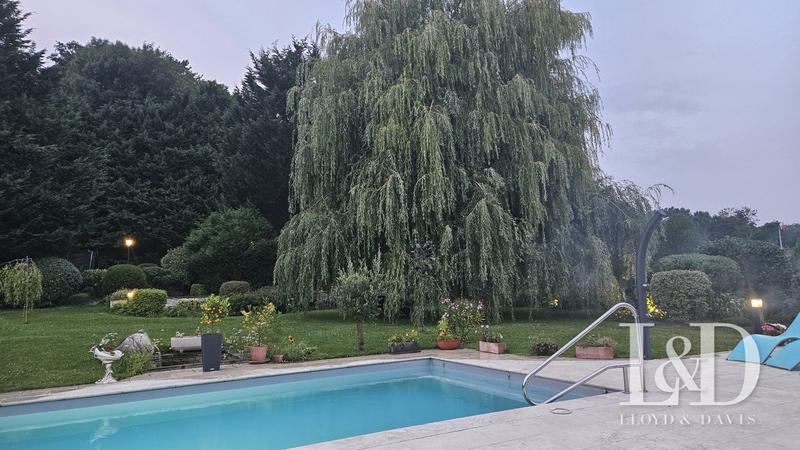 Maison - 269 m² - 12 pièces