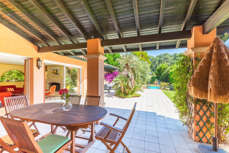 Maison - 219 m² - 5 pièces