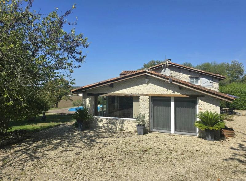 Maison traditionnelle - 176 m² - 8 pièces