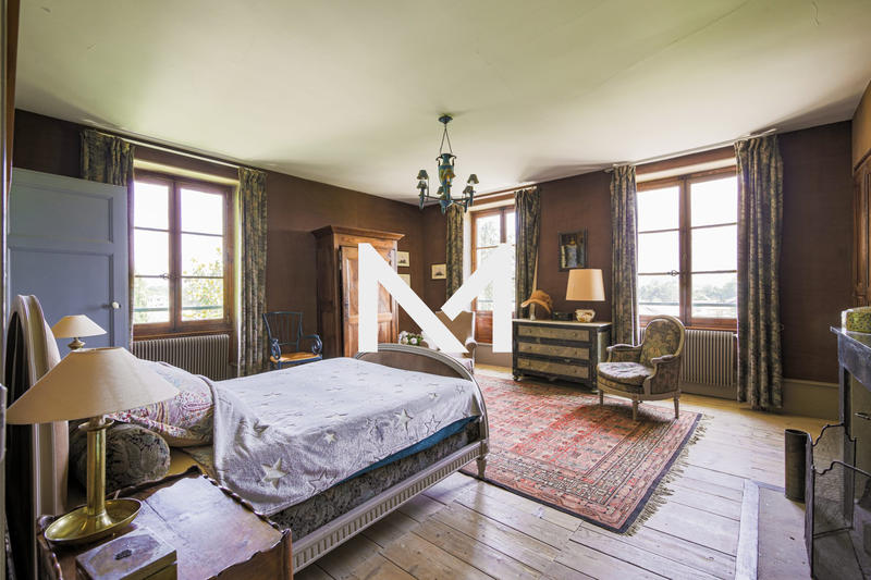 Maison - 761 m² - 16 pièces