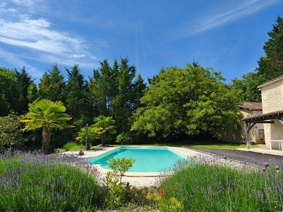 Maison - 295 m² - 10 pièces