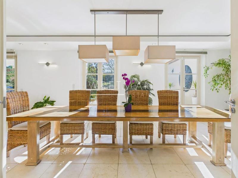 Villa - 252 m² - 6 pièces