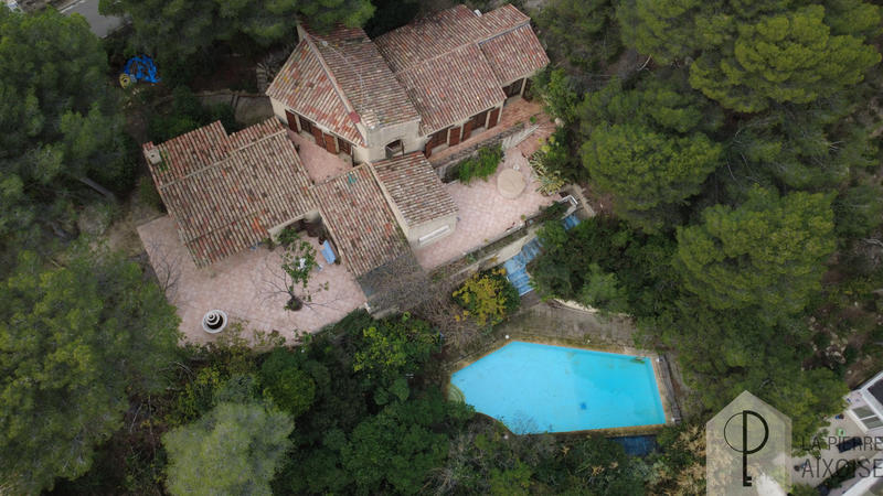 Maison - 198 m² - 8 pièces